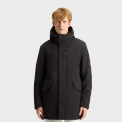 Woolrich Men's Barrow Mac Coat in Tech Softshell Black