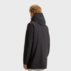 Woolrich Men's Barrow Mac Coat in Tech Softshell Black