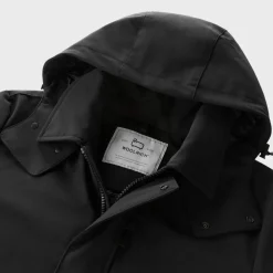 Woolrich Men's Barrow Mac Coat in Tech Softshell Black